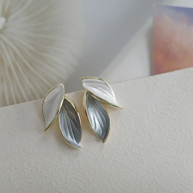 DIVA SILVER LEAF STUD
