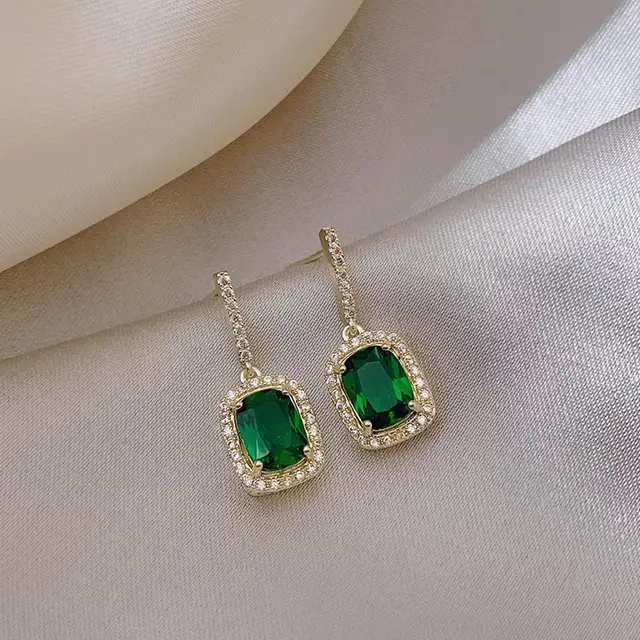 DIVA EMERALD GREEN STONE EARDROP