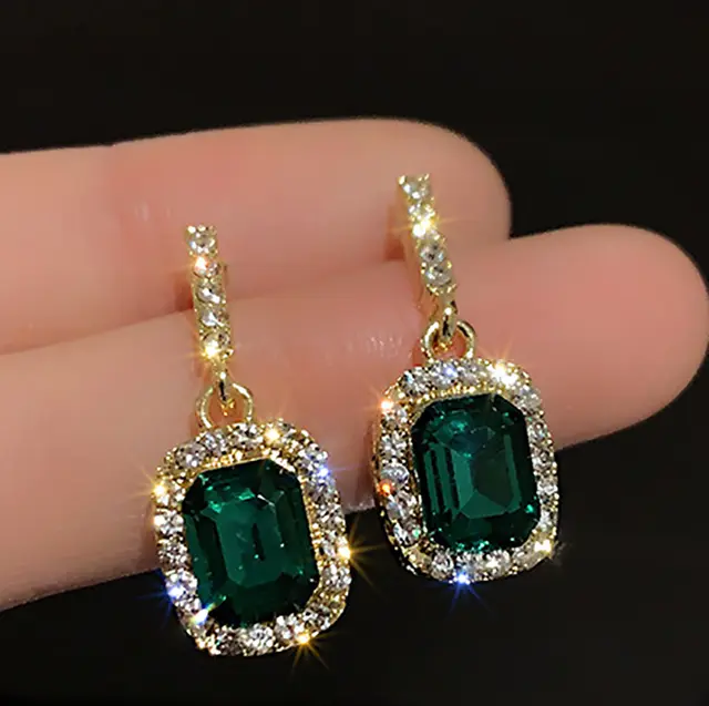 DIVA EMERALD GREEN STONE EARDROP