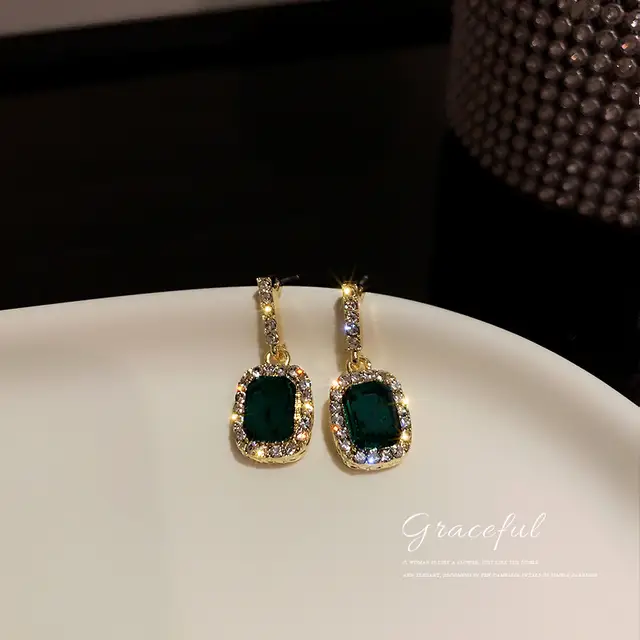 DIVA EMERALD GREEN STONE EARDROP