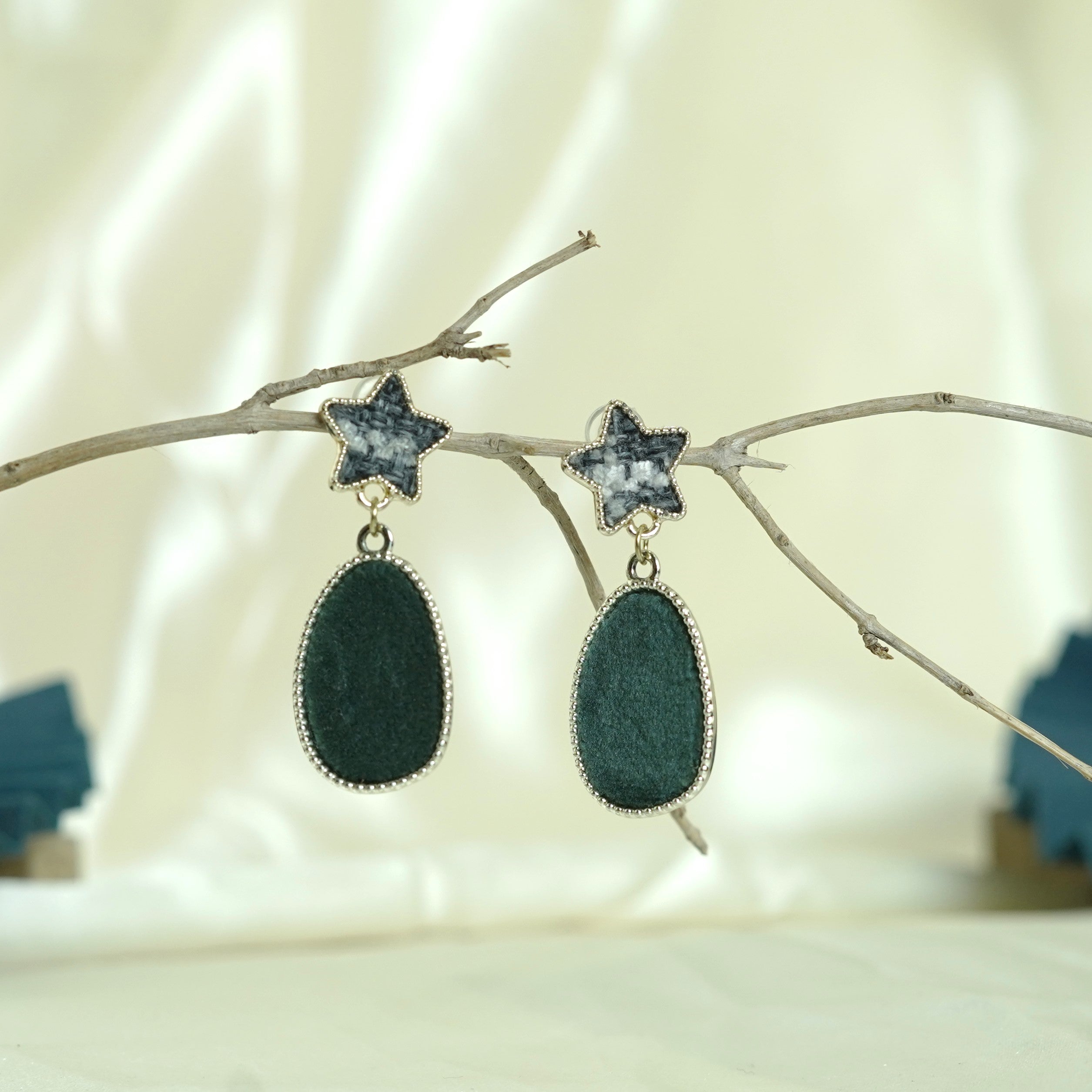 Quirrky Star dangler