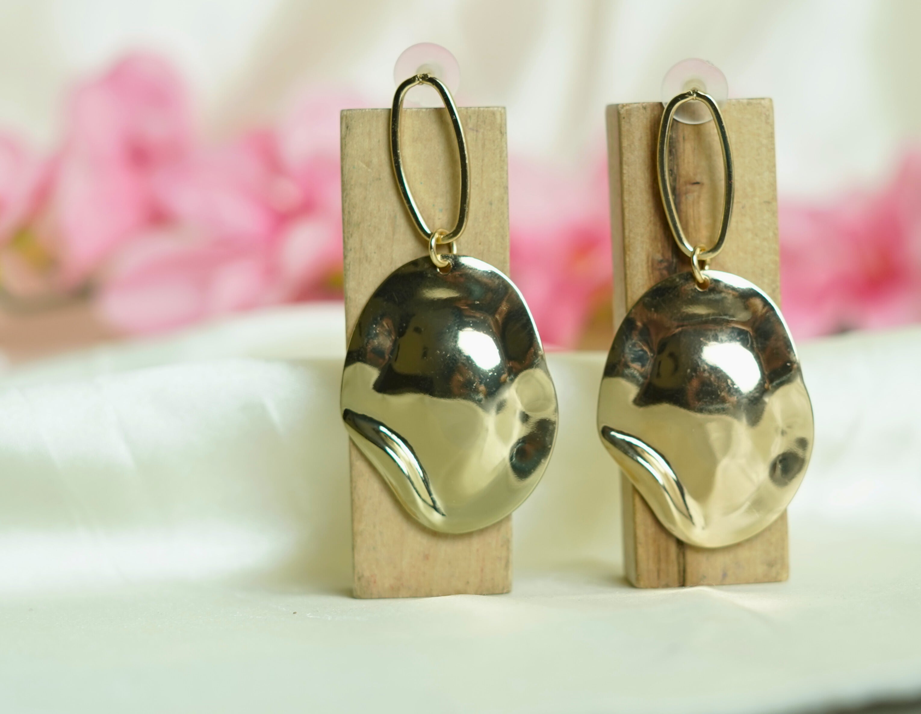 KIARA LUXE GOLDEN EARDROP