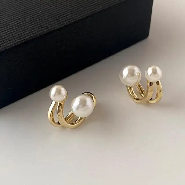 DIVA DOUBLE PEARL ARC STUD