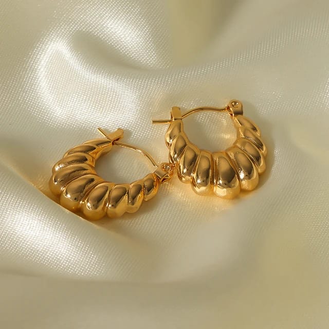 Quirrky Golden Sea shell earring, Antitarnish, Hypoallergic