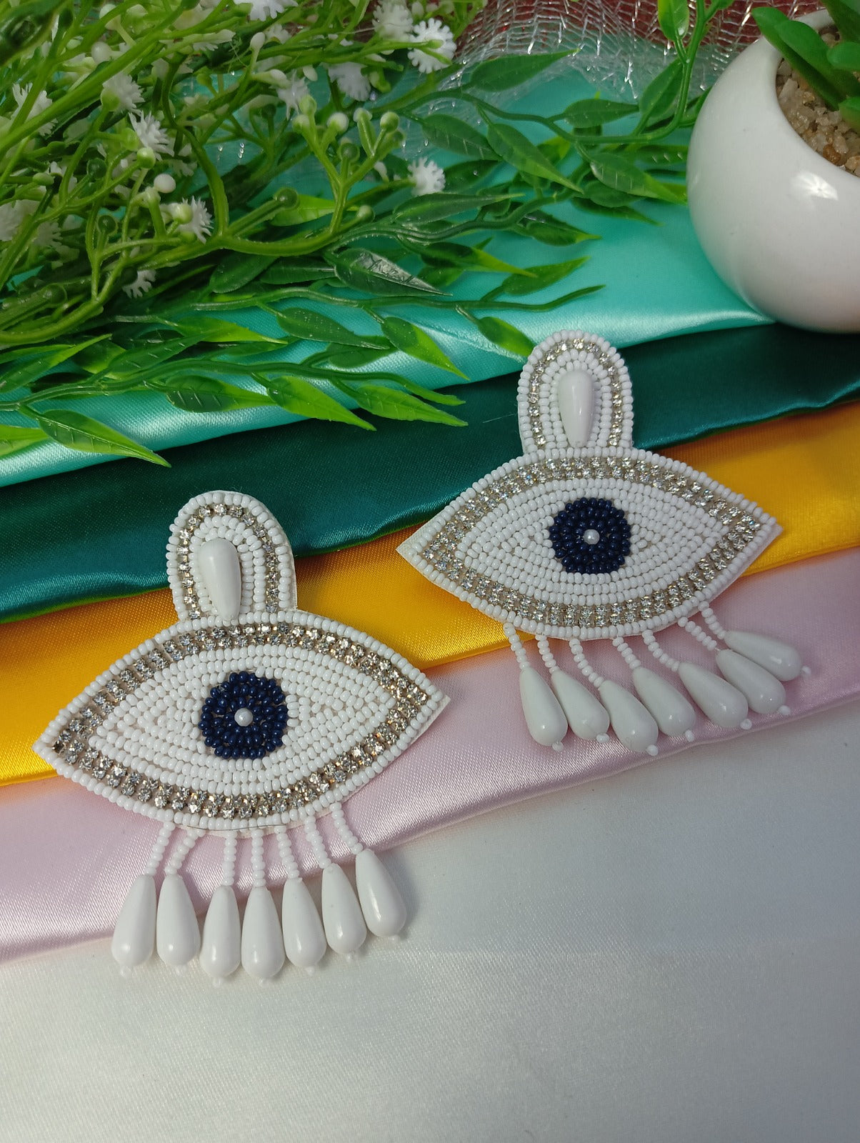 SHILPKAARI PRESENT EVIL EYE EARRING IN WHITE