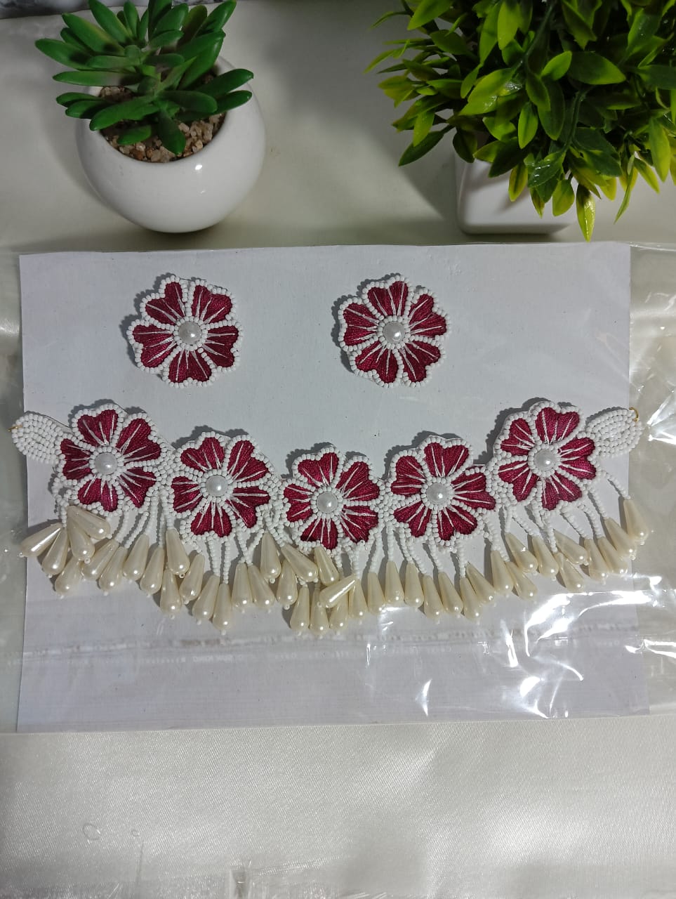 SHILPKAARI PRESENT FLOWER CHOKER